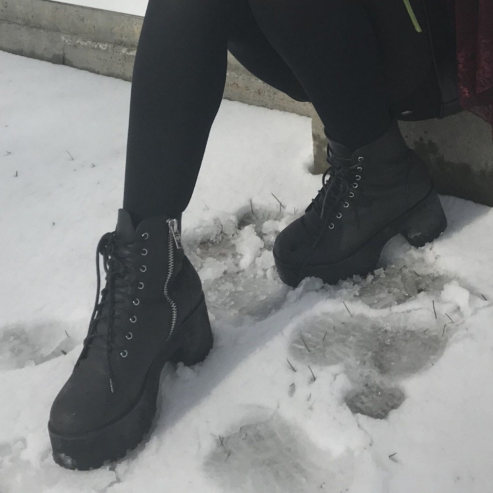 Current Mood Dollskill Raven Boots